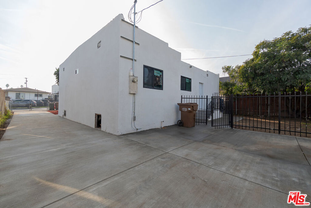 1341 W 94th Street Property Photo 4