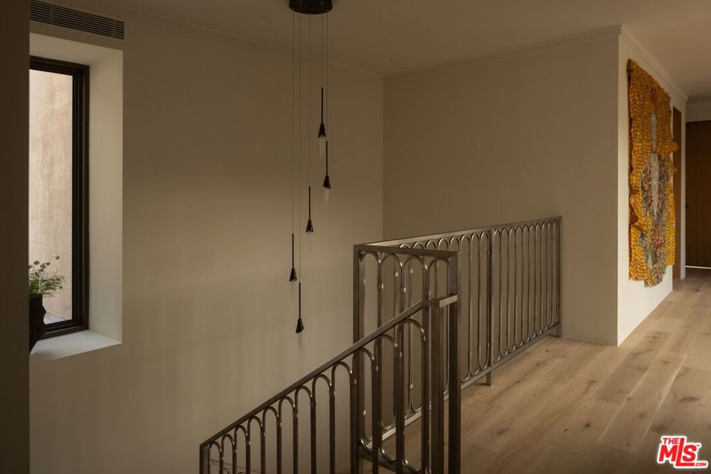 420 N Kings Road Property Photo 21