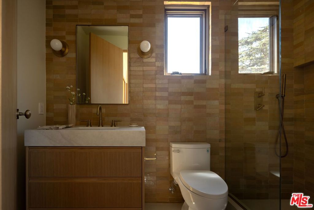 420 N Kings Road Property Photo 32