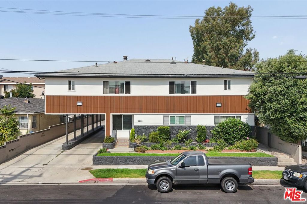 14611 Larch Avenue Property Photo 1