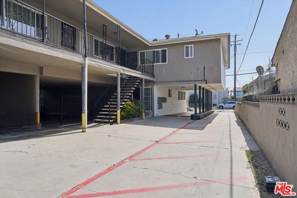 14611 Larch Avenue Property Photo 8