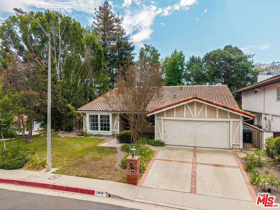 2952 Bottlebrush Drive Property Photo 1