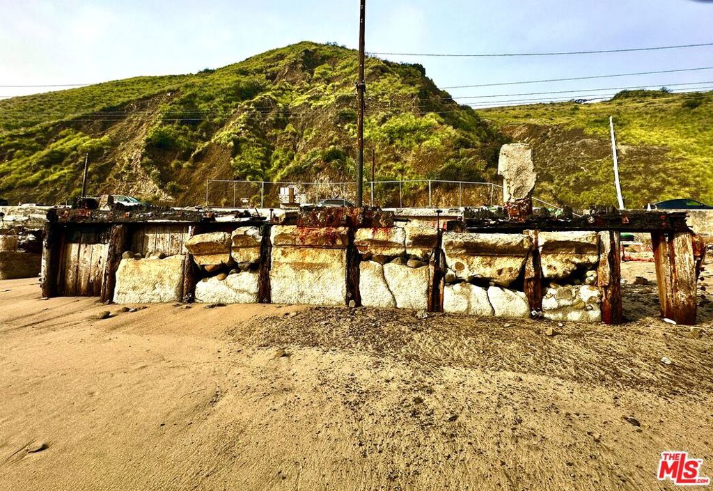 19240 Pacific Coast Highway Property Photo 11
