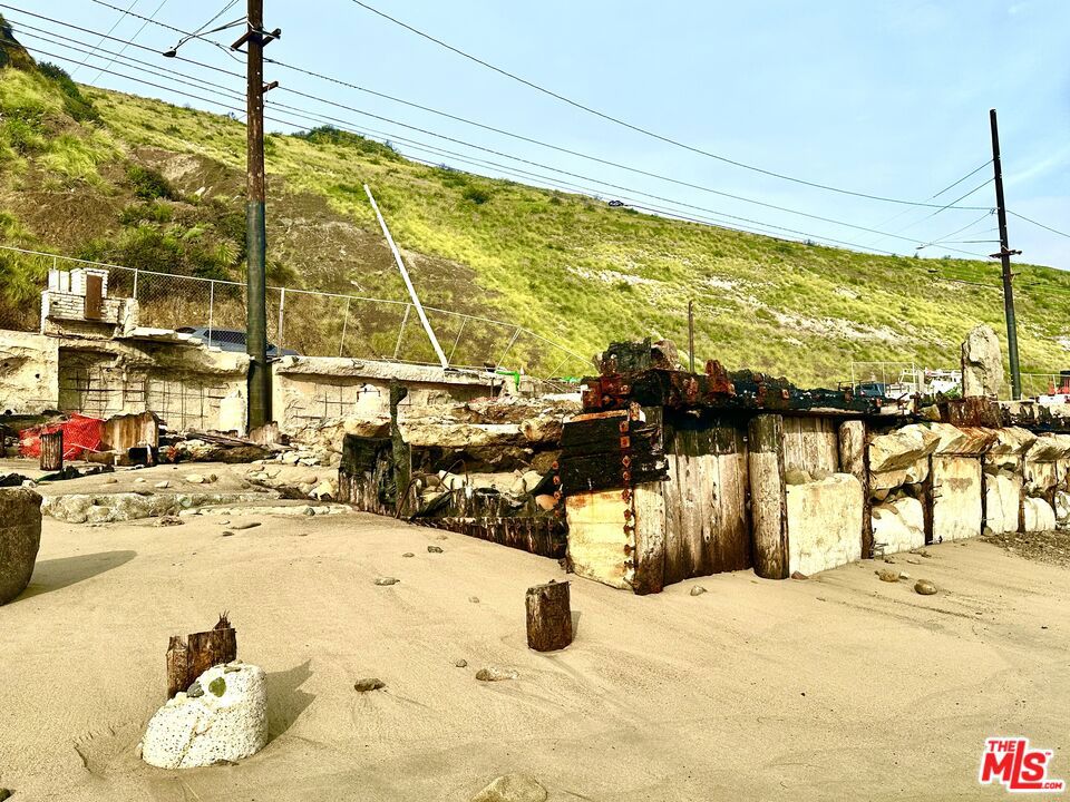19240 Pacific Coast Highway Property Photo 16