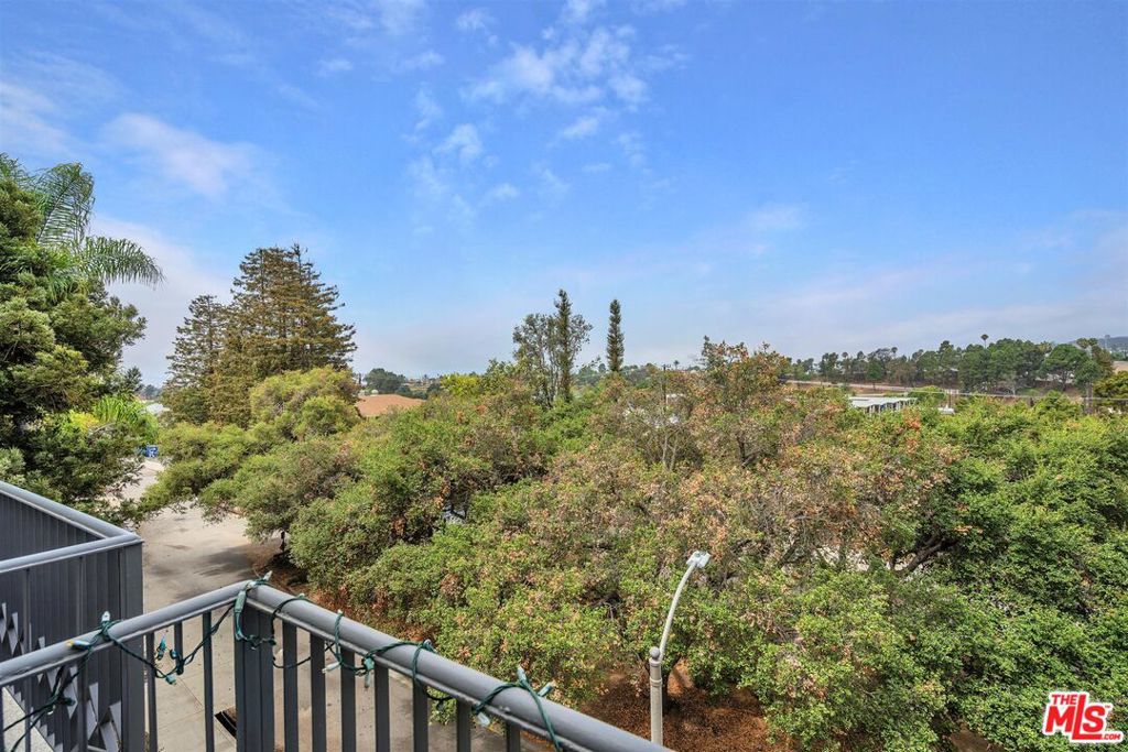 15510 W Sunset Boulevard 304 Property Photo 7