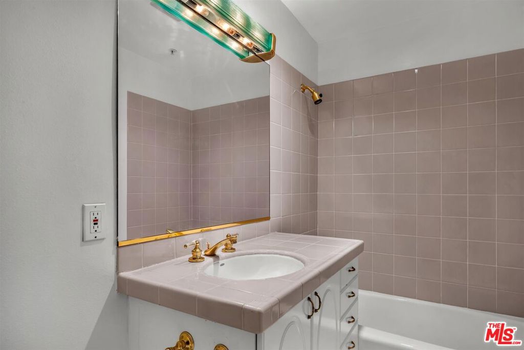 15510 W Sunset Boulevard 304 Property Photo 13