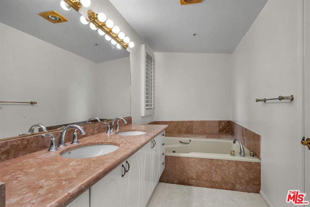 15510 W Sunset Boulevard 304 Property Photo 18