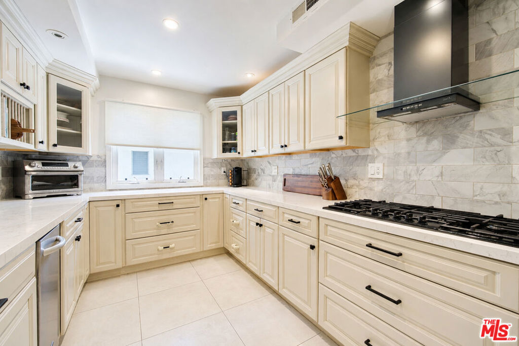 4733 La Villa Marina C Property Photo 11