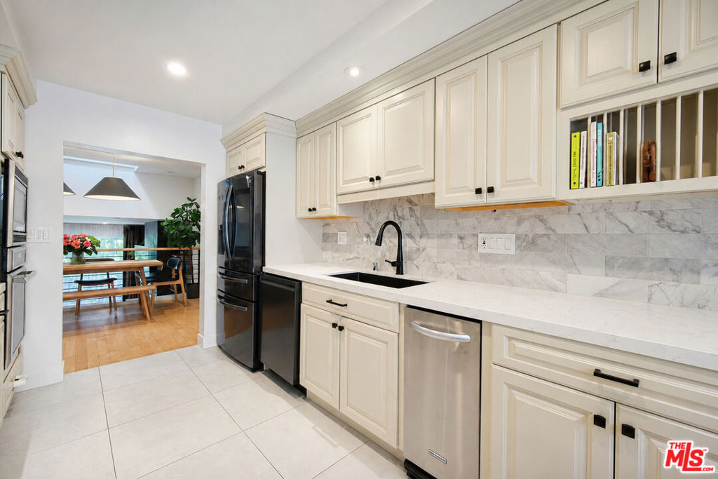 4733 La Villa Marina C Property Photo 12