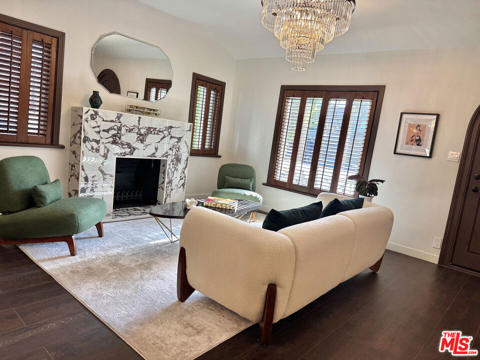 636 N Curson Avenue Property Photo 8