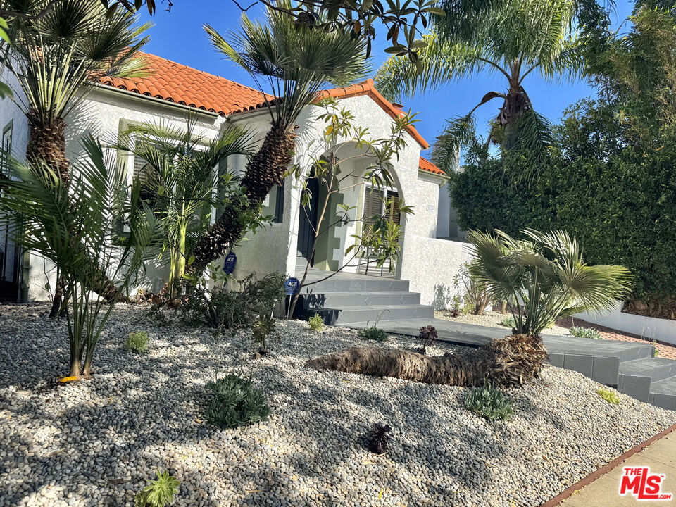 636 N Curson Avenue Property Photo 22