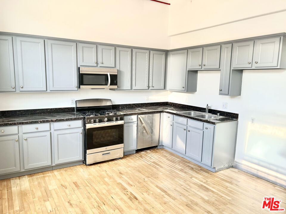 726 S Santa Fe Avenue 203 Property Photo 1