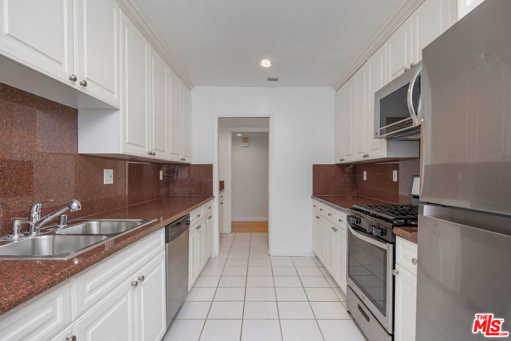 440 S Roxbury Drive 201 Property Photo 3