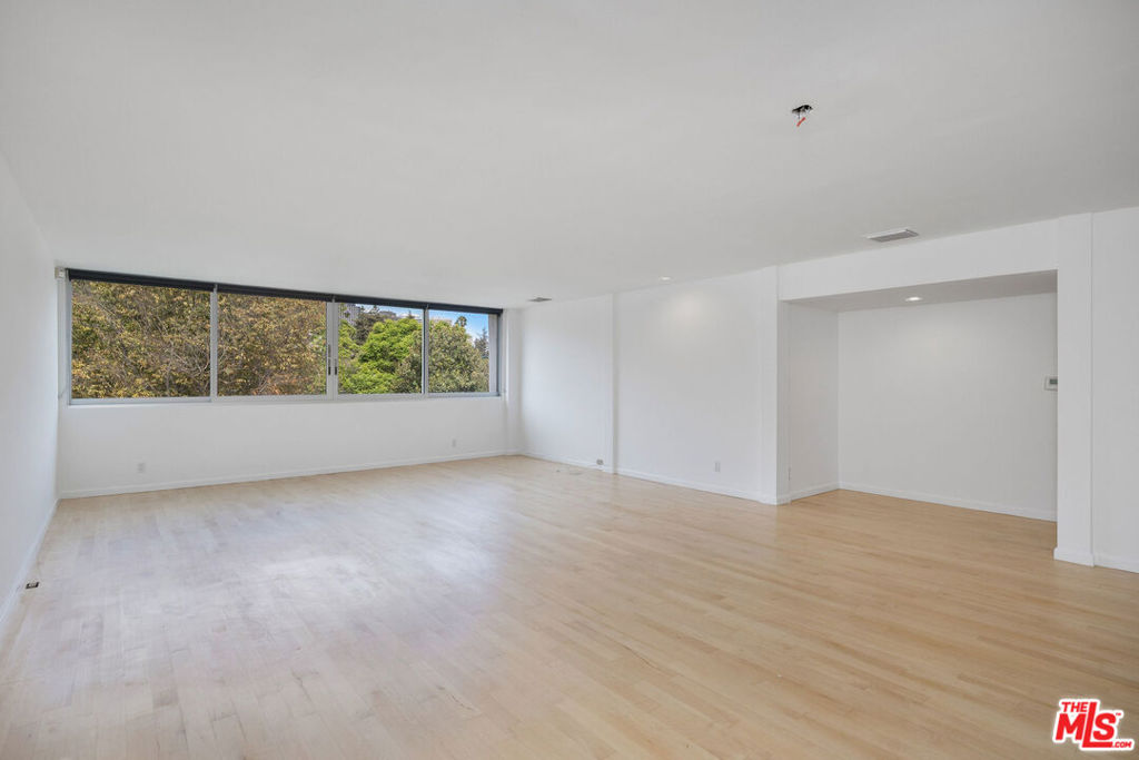 440 S Roxbury Drive 201 Property Photo 8