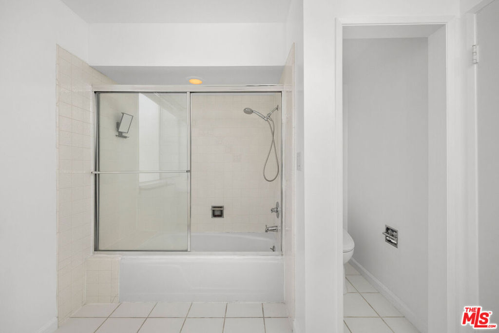 440 S Roxbury Drive 201 Property Photo 20