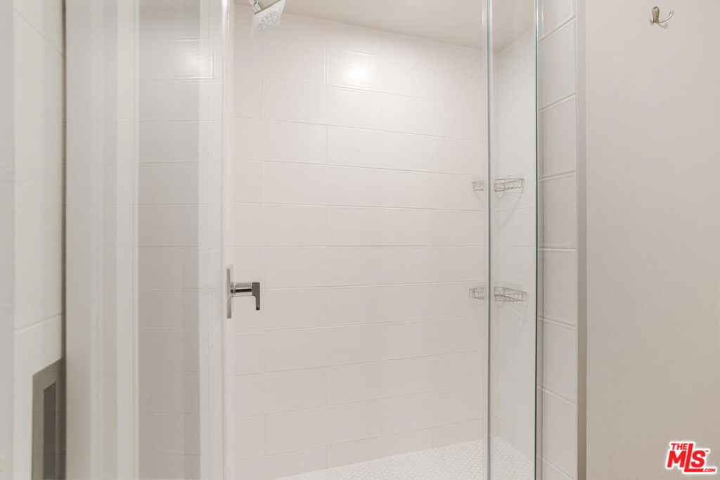 6030 Seabluff Drive 423 Property Photo 11
