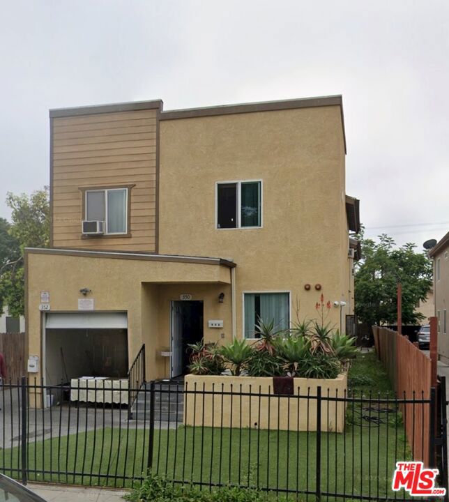 350 E 105th Street Property Photo 1