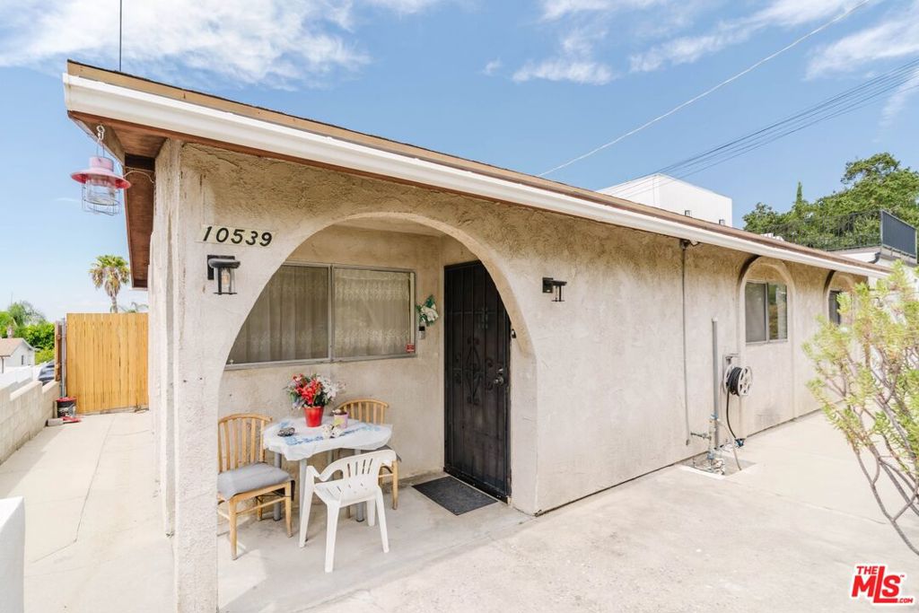 10539 Samoa Avenue Property Photo 3