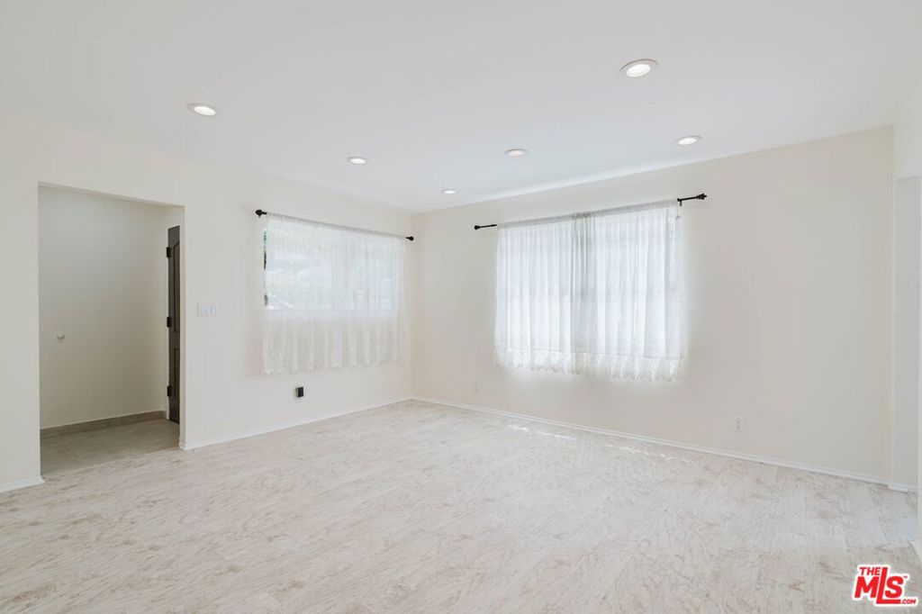 10539 Samoa Avenue Property Photo 5