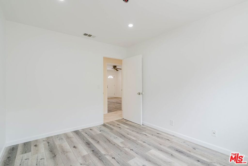 10539 Samoa Avenue Property Photo 8