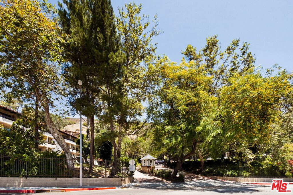 2700 Cahuenga Boulevard 4303 Property Photo 1
