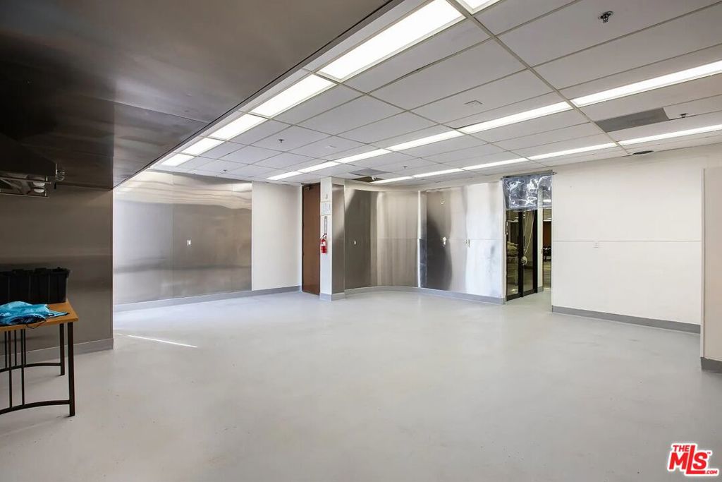 20500 Nordhoff Street Property Photo 7