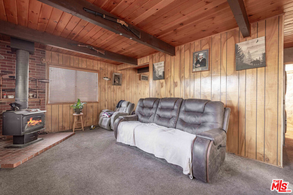900 E Mountain View Boulevard Property Photo 6