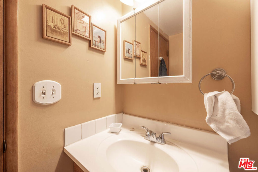 900 E Mountain View Boulevard Property Photo 15
