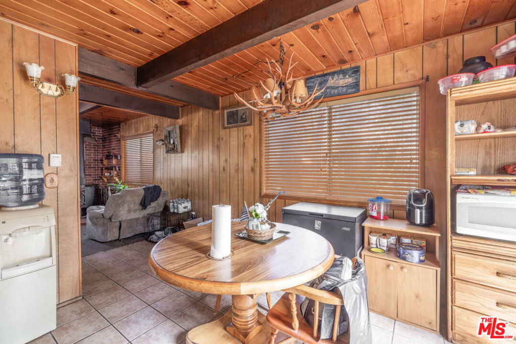 900 E Mountain View Boulevard Property Photo 18