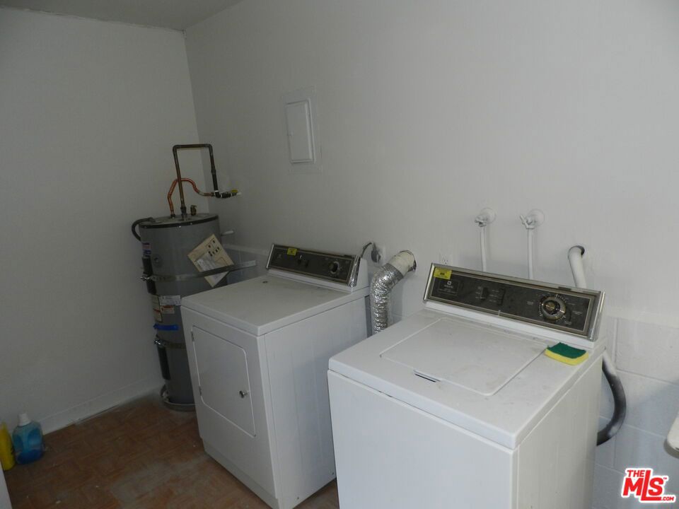 2711 Arizona Avenue Property Photo 19