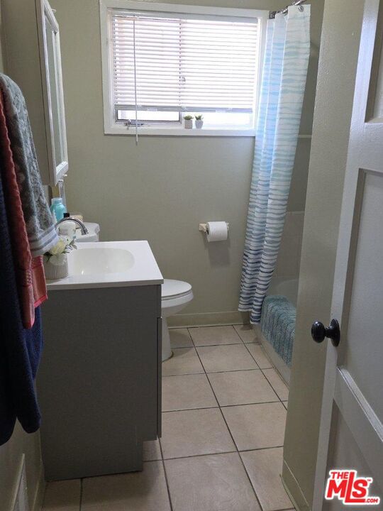 4072 Hillcrest Drive D Property Photo 8