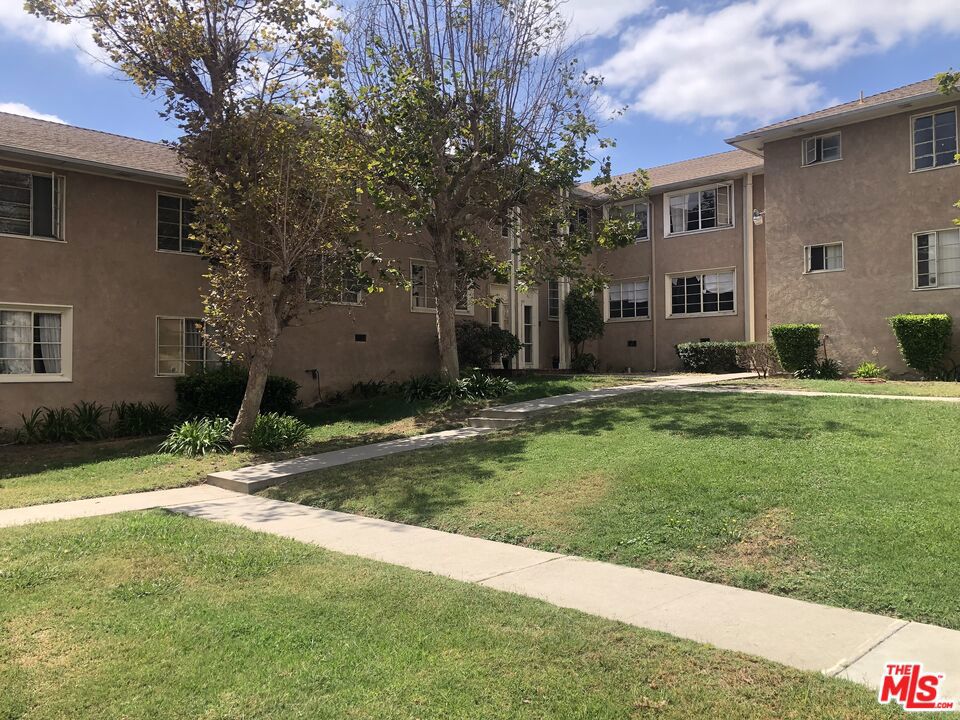 4072 Hillcrest Drive D Property Photo 14