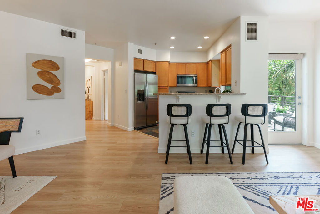 6400 Crescent Parkway 202 Property Photo 4