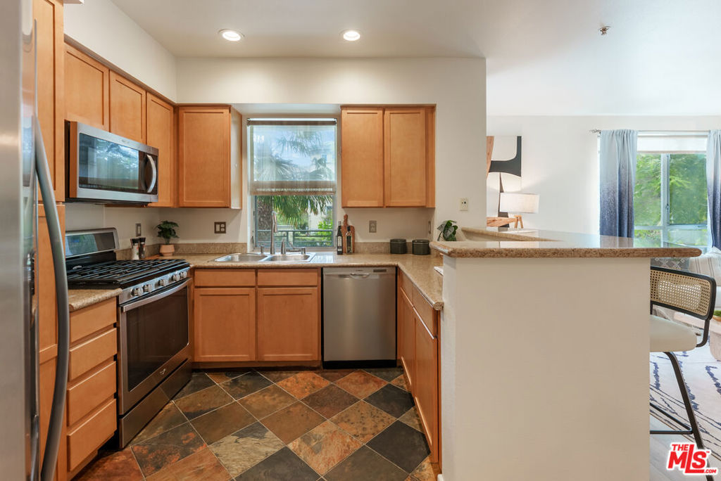 6400 Crescent Parkway 202 Property Photo 6