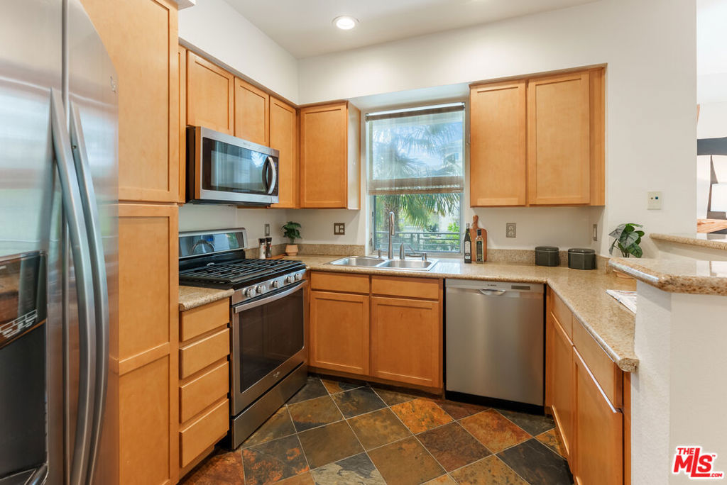 6400 Crescent Parkway 202 Property Photo 7