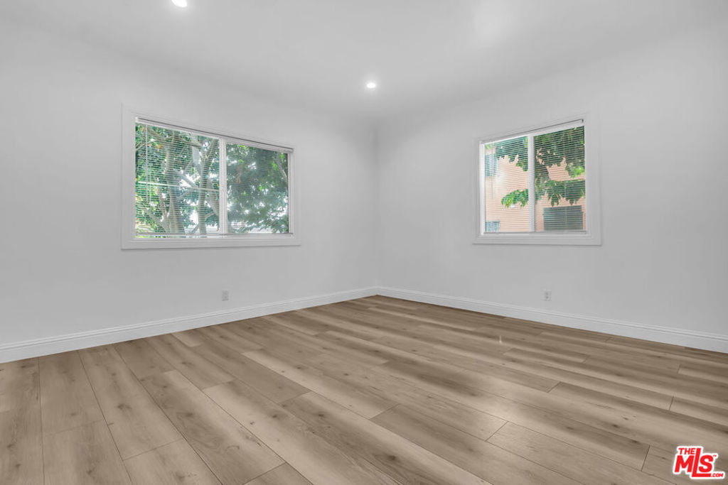 261 W 43rd Place Property Photo 2