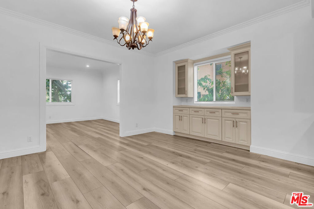 261 W 43rd Place Property Photo 10