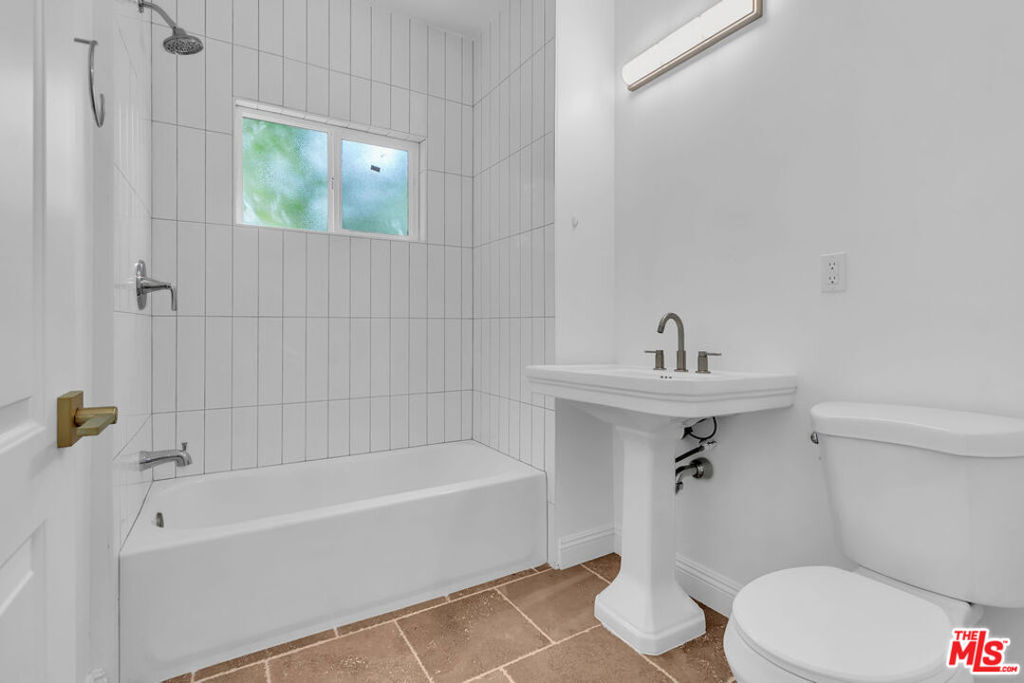 261 W 43rd Place Property Photo 11