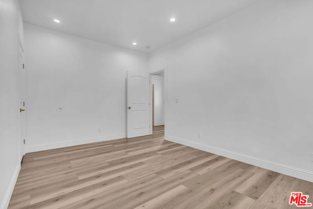 261 W 43rd Place Property Photo 12