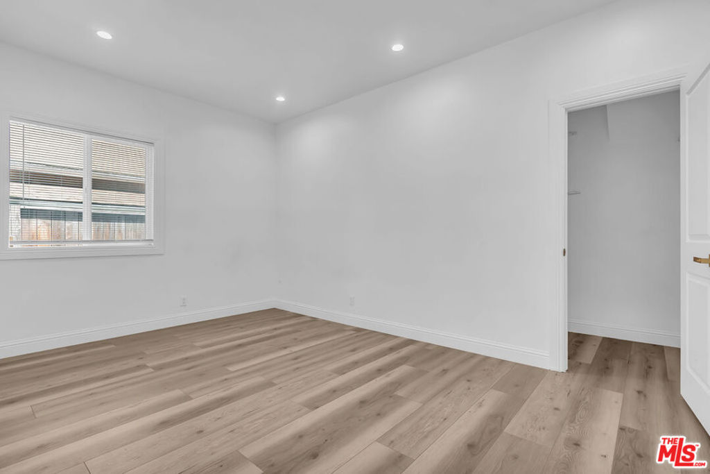 261 W 43rd Place Property Photo 13