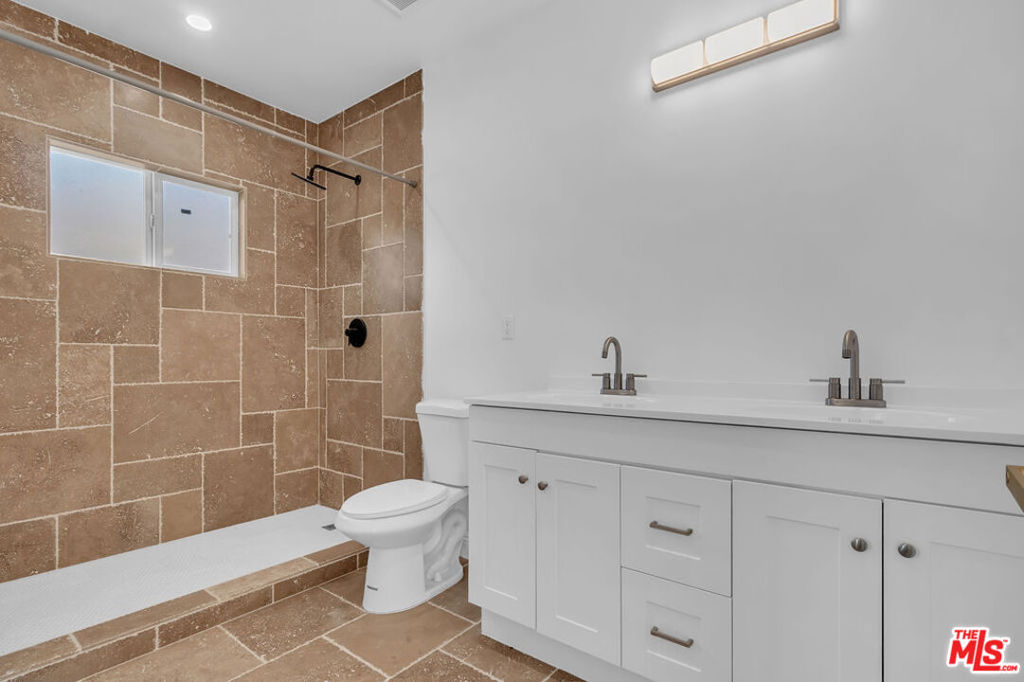 261 W 43rd Place Property Photo 16