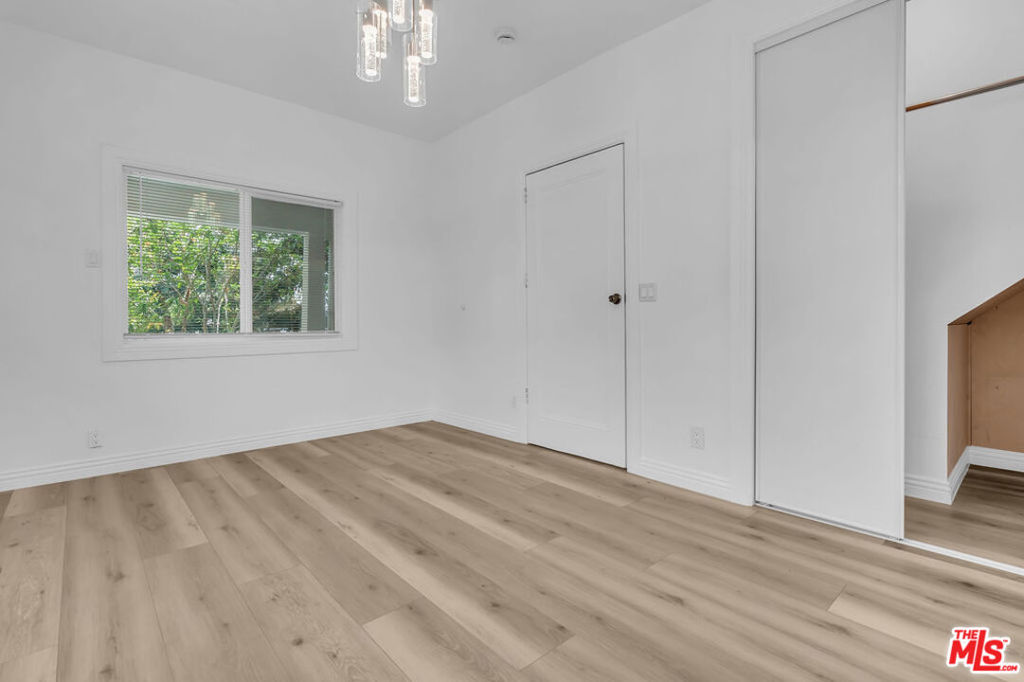 261 W 43rd Place Property Photo 18