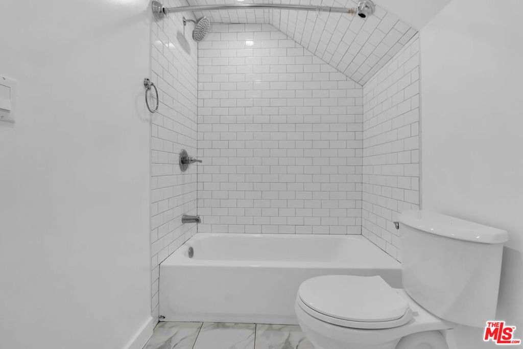 261 W 43rd Place Property Photo 25