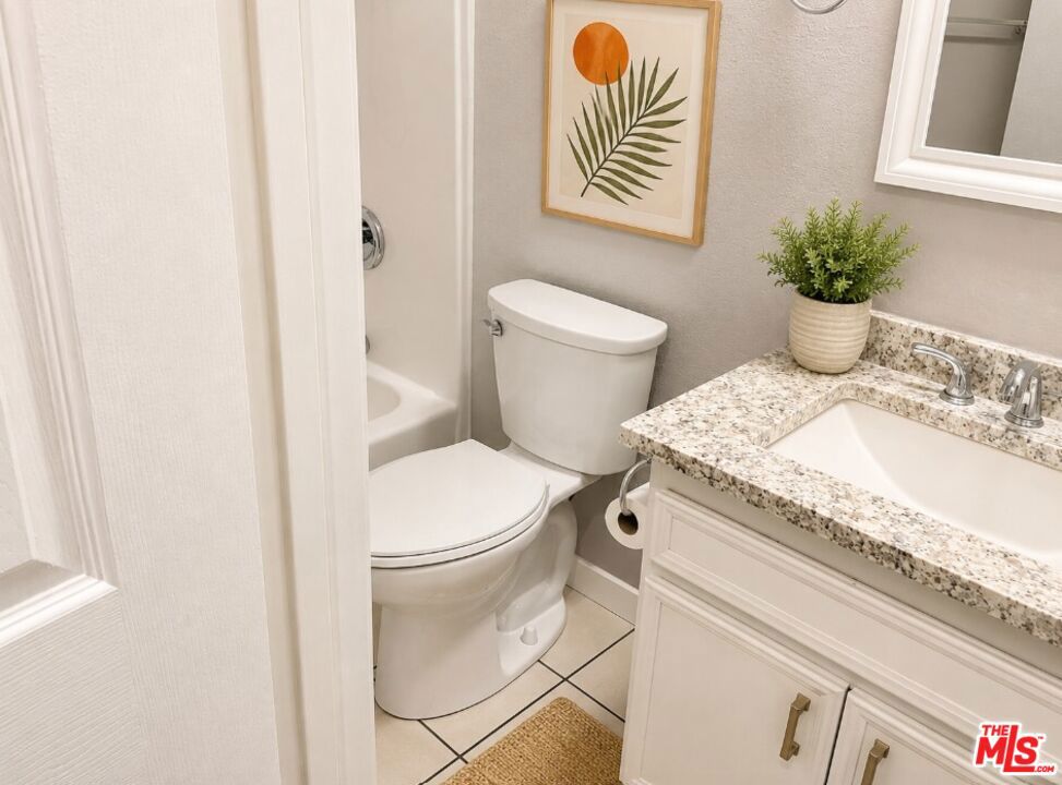 2875 N Los Felices Road 212 Property Photo 8