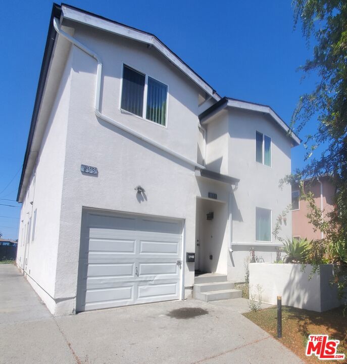 831 E 109th Street Property Photo 1