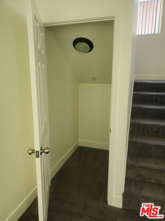 831 E 109th Street Property Photo 10