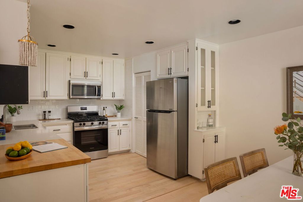934 2nd Street 3 Property Photo 6