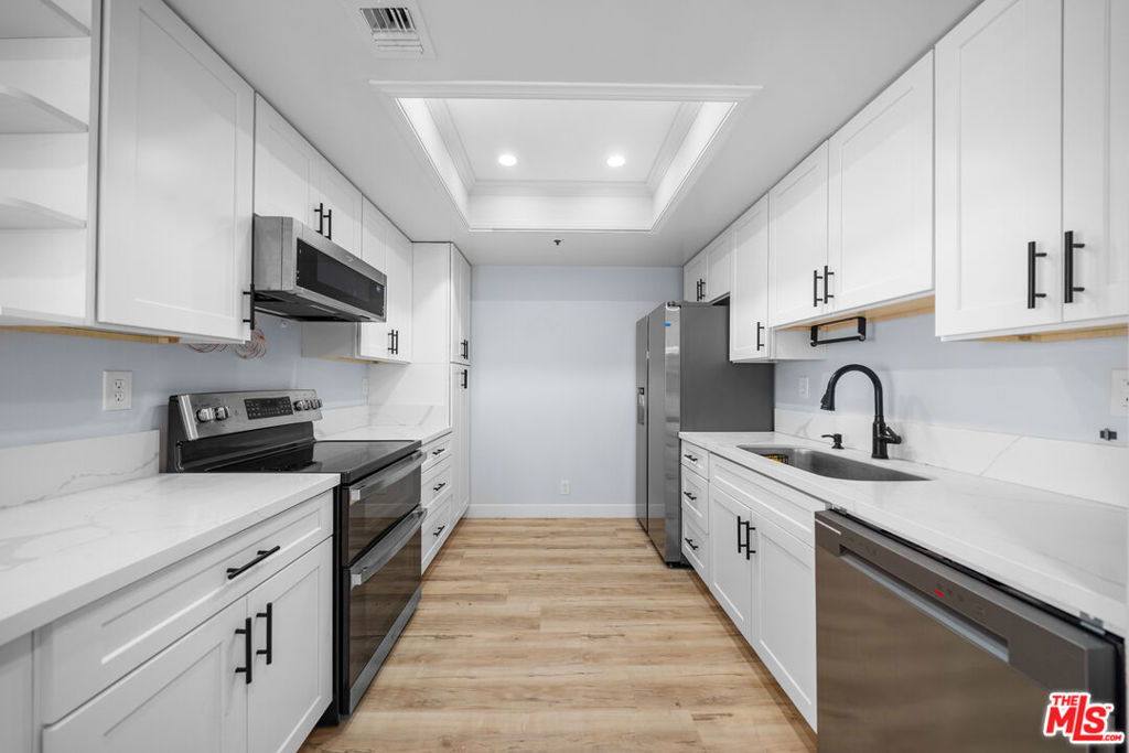 727 S Ardmore Avenue 108 Property Photo 13