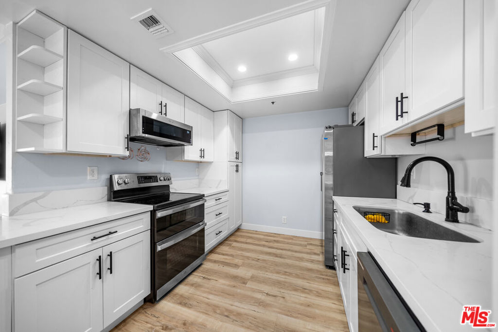 727 S Ardmore Avenue 108 Property Photo 14
