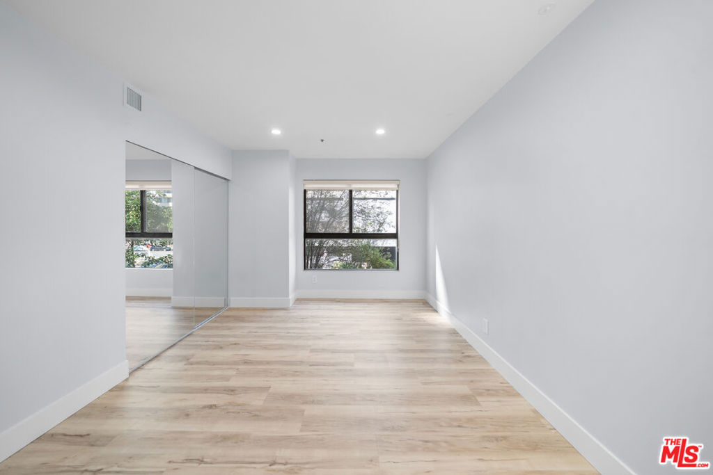 727 S Ardmore Avenue 108 Property Photo 18